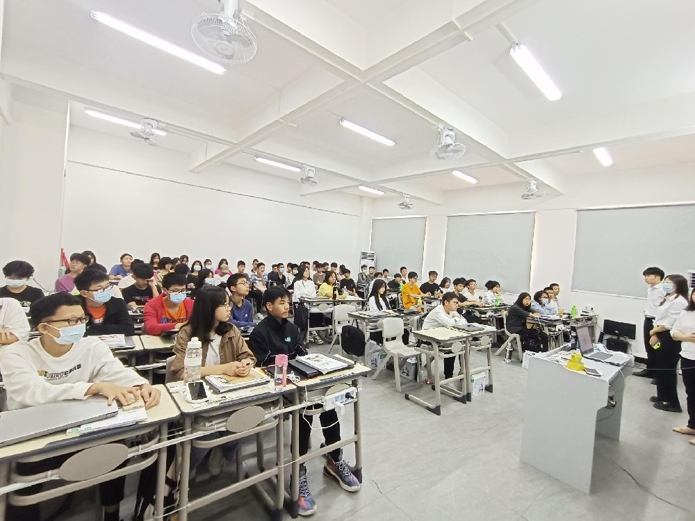 北大青鳥(niǎo)福州校區(qū)學(xué)費(fèi)多少?